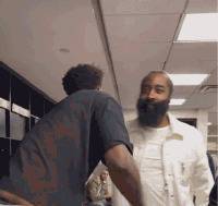 76人新双核到位！NBA官推晒哈登&恩比德全明星赛前寒暄视频