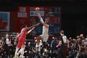 NBA将以詹姆斯队名义捐45万美元 以杜兰特队名义捐30万美元